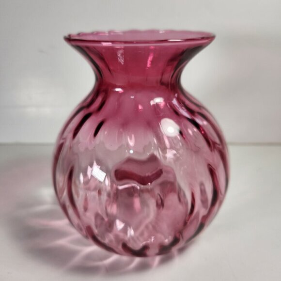 Pilgrim Cranberry Glass Vase Vintage USA 5.5 in Optic Mould Round Gorgeo… - Picture 9 of 9